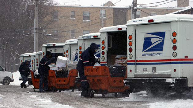 postal-workers-in-snowimg_2306